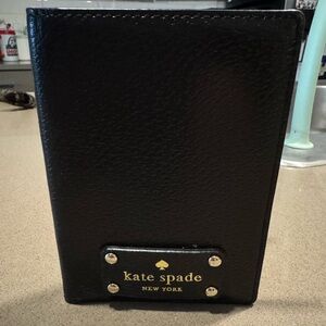 BNWOT Kate Spade Grand Street Black Leather Passport Holder Pink Interior